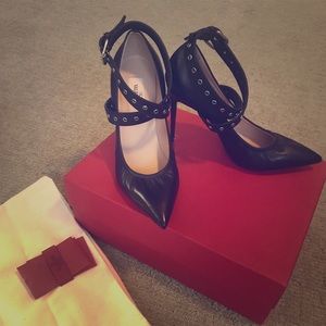 🎈SOLD🎈Brand new Valentino black leather heels
